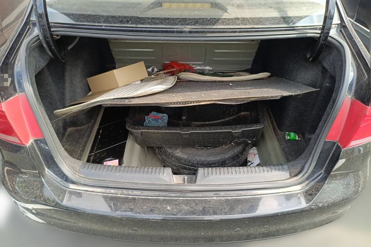 Used Volkswagen Santana 2013 1.6L Manual Fashion Edition Trunk
