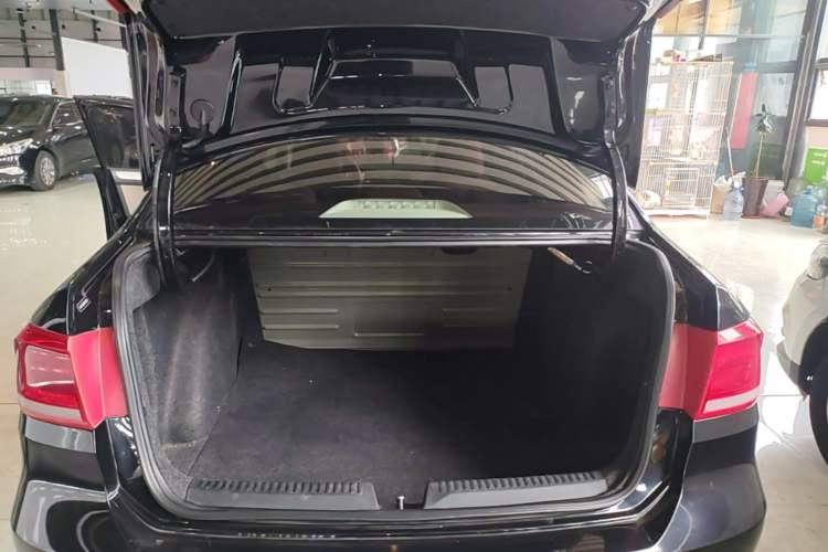 Used Volkswagen Santana 2013 1.6L Automatic Comfort Edition Trunk