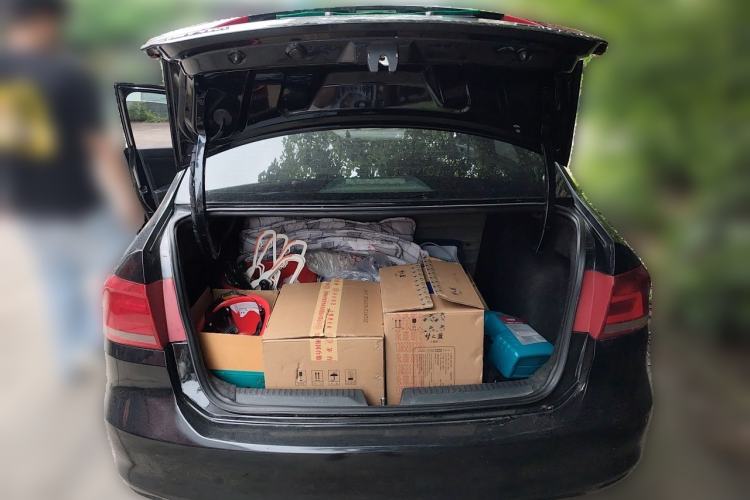 Used Volkswagen Santana 2013 1.6L Automatic Fashion Edition Trunk