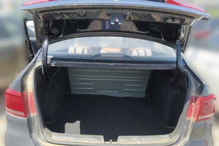 Used Volkswagen Santana 2013 1.6L Manual Fashion Edition Trunk