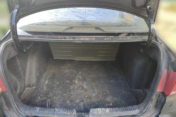 Used Volkswagen Santana 2013 1.6L Manual Fashion Edition Trunk