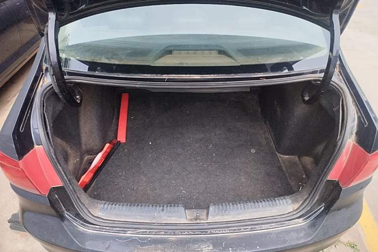 Used Volkswagen Santana 2013 1.4L Manual Comfort Edition Trunk