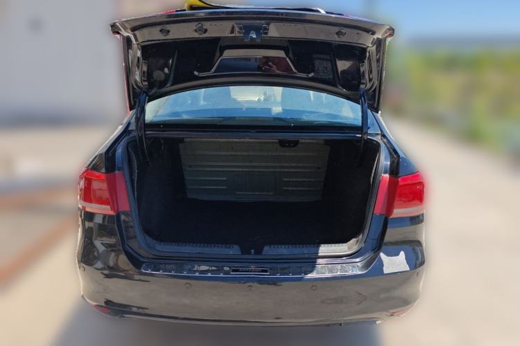 Used Volkswagen Santana 2013 1.6L Manual Comfort Edition Trunk