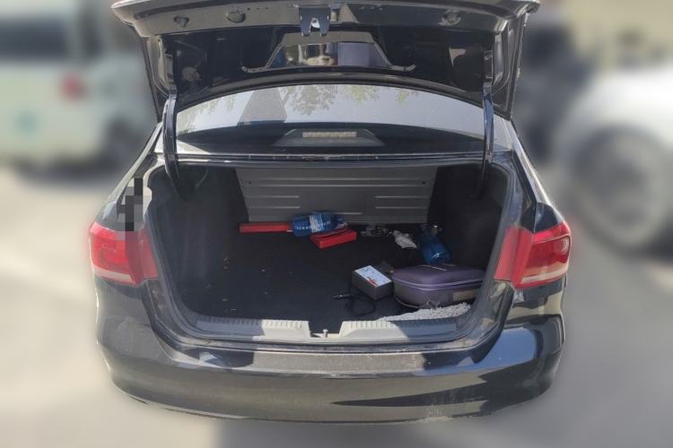 Used Volkswagen Santana 2013 1.6L Manual Fashion Edition Trunk