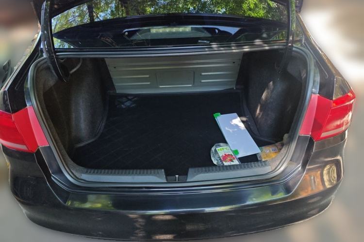 Used Volkswagen Santana 2013 1.6L Automatic Comfort Edition Trunk