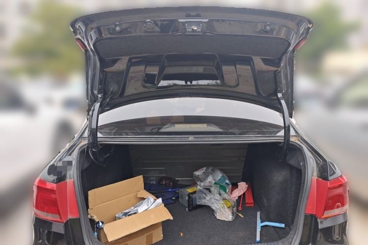 Used Volkswagen Santana 2013 1.6L Automatic Fashion Edition Trunk