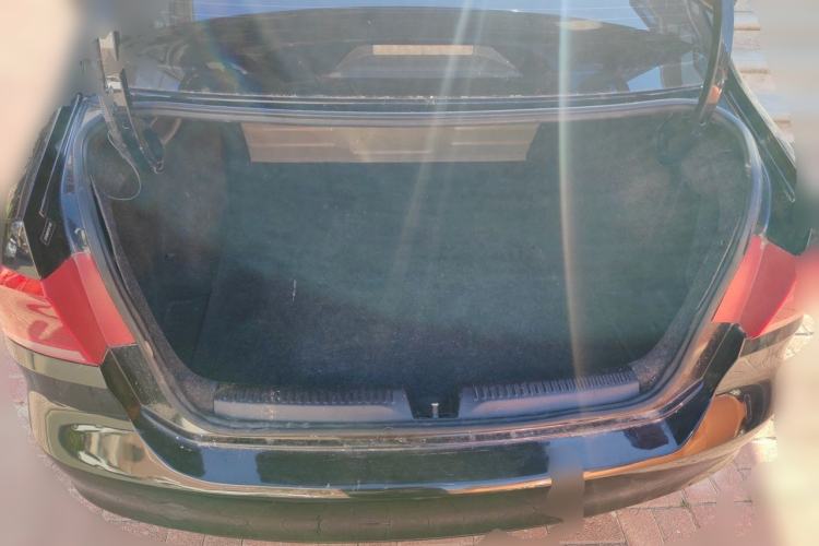 Used Volkswagen Santana 2013 1.6L Manual Fashion Edition Trunk