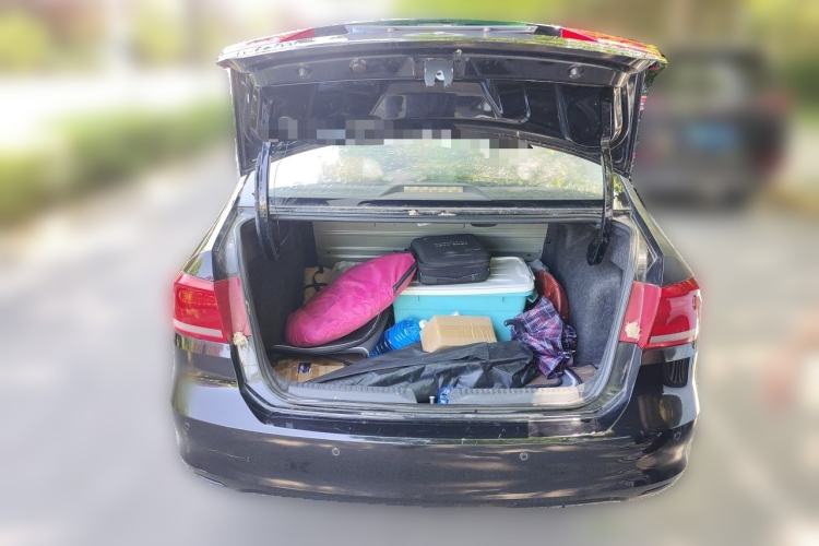 Used Volkswagen Santana 2013 1.6L Manual Fashion Edition Trunk