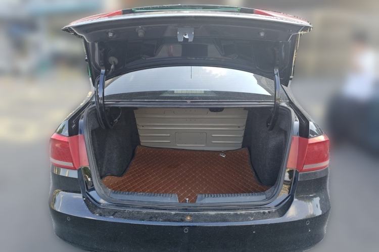 Used Volkswagen Santana 2013 1.6L Manual Luxury Edition Trunk