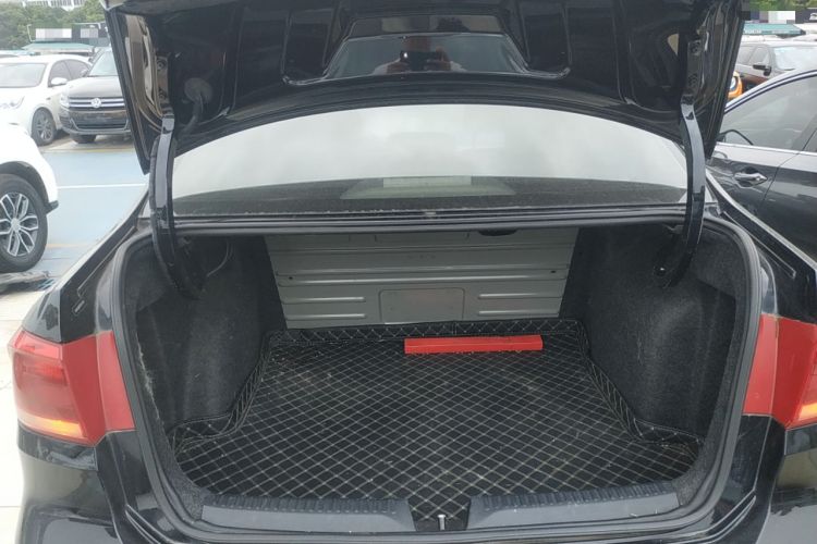 Used Volkswagen Santana 2013 1.6L Automatic Comfort Edition Trunk