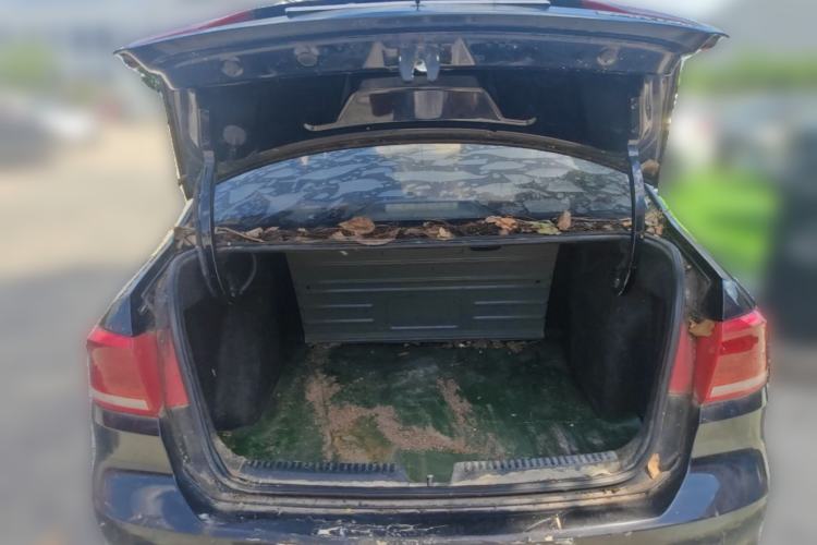 Used Volkswagen Santana 2013 1.6L Manual Fashion Edition Trunk