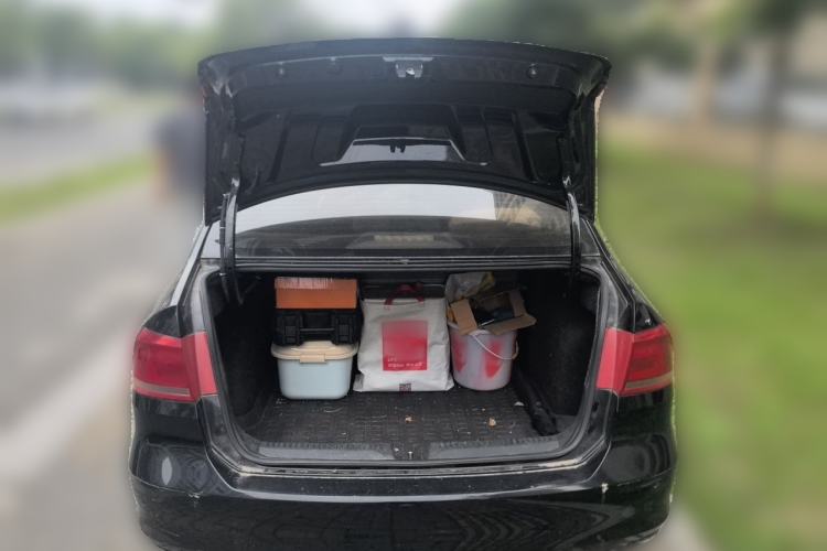 Used Volkswagen Santana 2013 1.6L Manual Fashion Edition Trunk