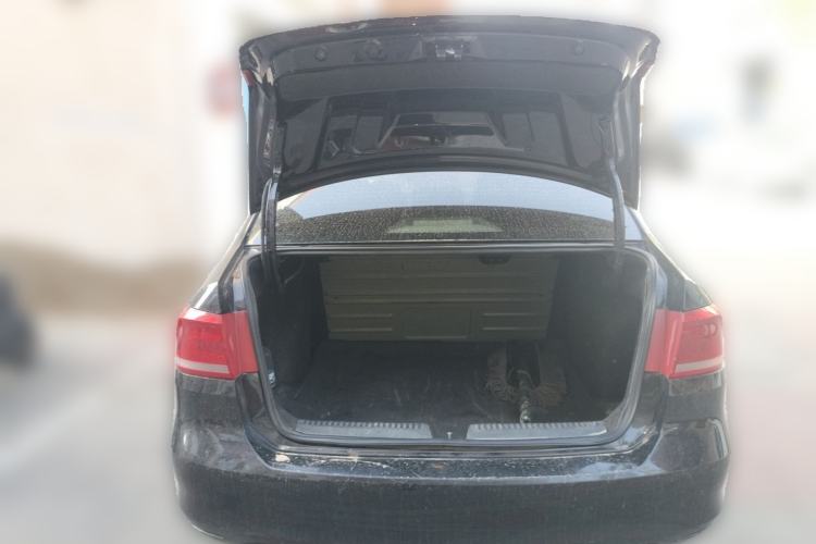 Used Volkswagen Santana 2013 1.4L Manual Comfort Edition Trunk