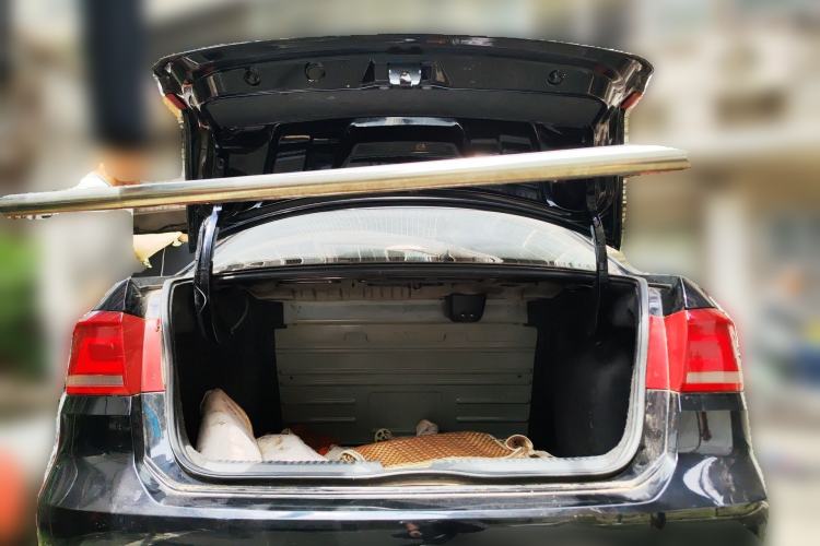 Used Volkswagen Santana 2013 1.6L Manual Fashion Edition Trunk