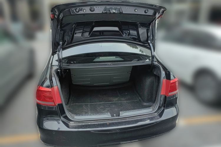 Used Volkswagen Santana 2013 1.6L Automatic Comfort Edition Trunk