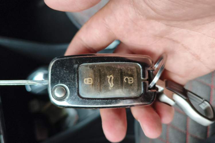 Used Volkswagen Santana 2013 1.6L Automatic Luxury Edition Vehicle Key