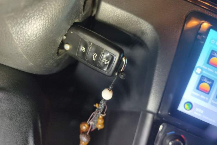 Used Volkswagen Santana 2013 1.6L Automatic Luxury Edition Vehicle Key