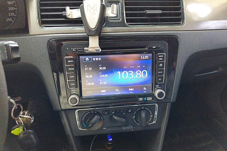 Used Volkswagen Santana 2013 1.6L Manual Comfort Edition Audio And AC Panel
