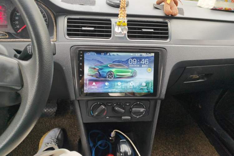 Used Volkswagen Santana 2013 1.6L Automatic Fashion Edition Audio And AC Panel