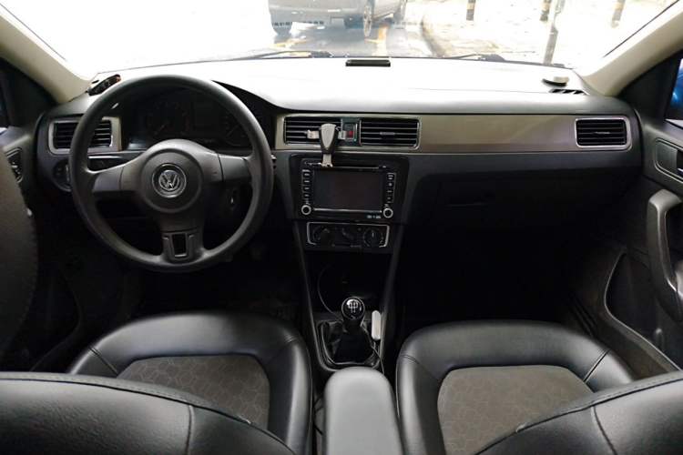 Used Volkswagen Santana 2013 1.6L Manual Comfort Edition Center Console