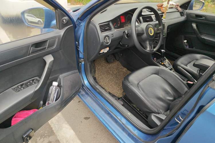 Used Volkswagen Santana 2013 1.6L Automatic Fashion Edition Driver Seat