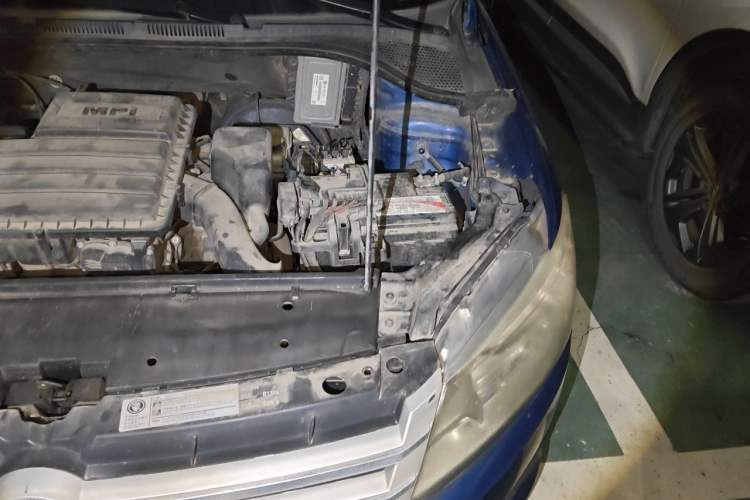 Used Volkswagen Santana 2013 1.4L Manual Comfort Edition Engine Bay Left