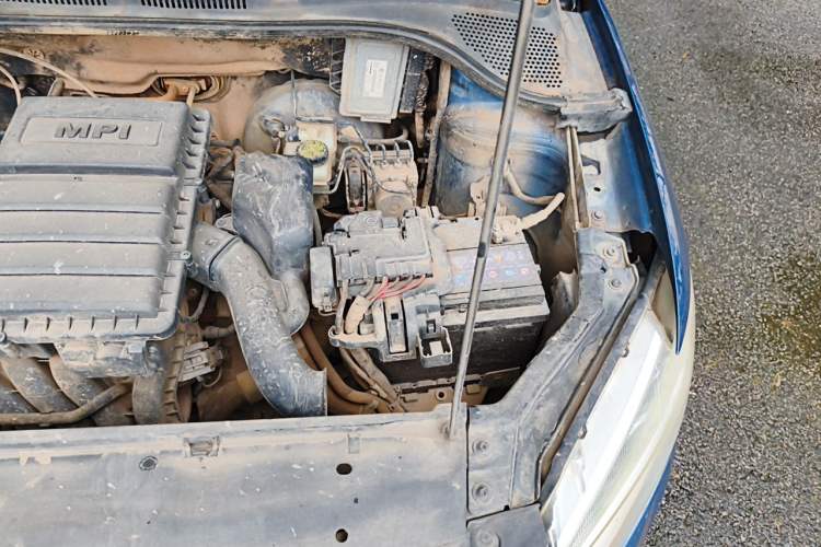 Used Volkswagen Santana 2013 1.6L Manual Comfort Edition Engine Bay Left