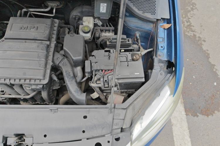 Used Volkswagen Santana 2013 1.6L Automatic Fashion Edition Engine Bay Left