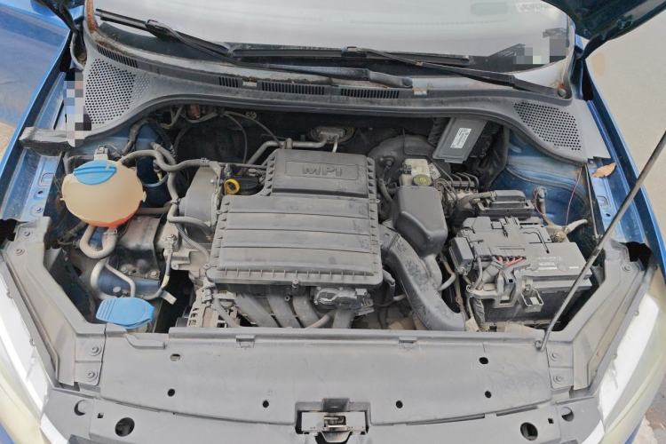 Used Volkswagen Santana 2013 1.6L Automatic Fashion Edition Engine Bay