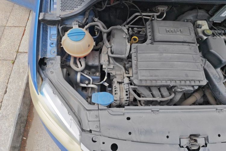 Used Volkswagen Santana 2013 1.6L Automatic Fashion Edition Engine Bay Right