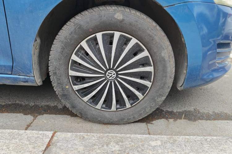 Used Volkswagen Santana 2013 1.6L Automatic Fashion Edition Right Front Wheel Hub