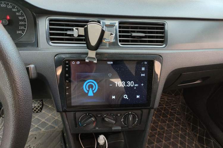 Used Volkswagen Santana 2013 1.6L Manual Fashion Edition Audio And AC Panel