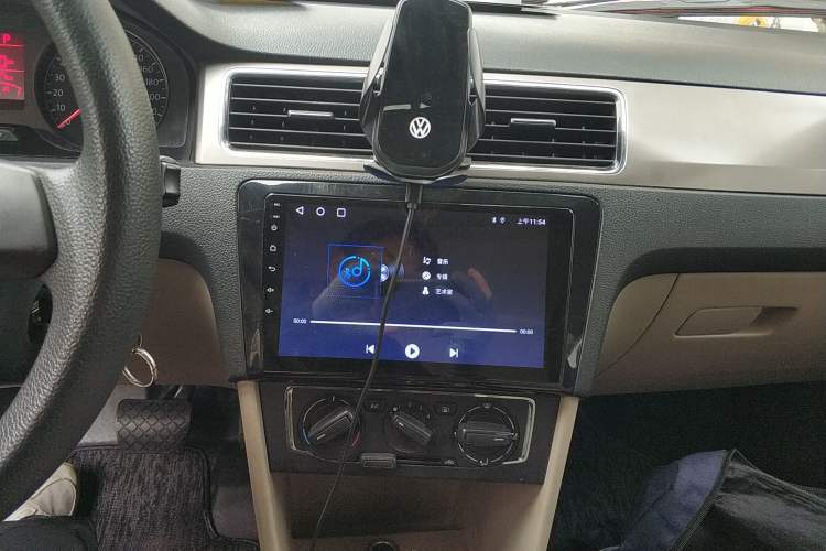 Used Volkswagen Santana 2013 1.6L Automatic Comfort Edition Audio And AC Panel