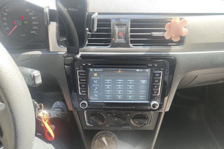 Used Volkswagen Santana 2013 1.6L Automatic Comfort Edition Audio And AC Panel