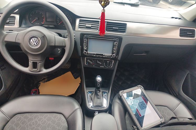 Used Volkswagen Santana 2013 1.6L Automatic Comfort Edition Center Console
