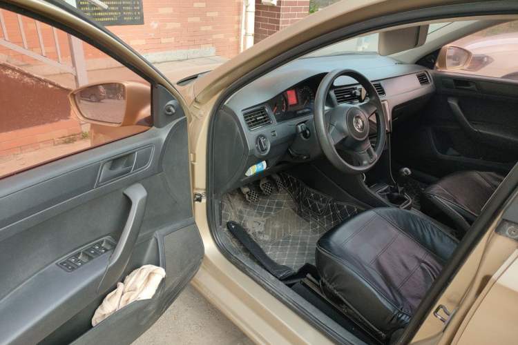 Used Volkswagen Santana 2013 1.6L Manual Fashion Edition Driver Seat