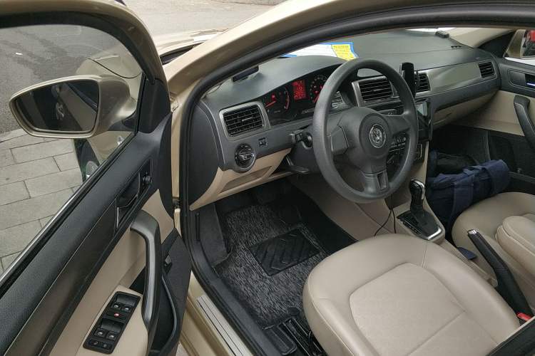 Used Volkswagen Santana 2013 1.6L Automatic Comfort Edition Driver Seat