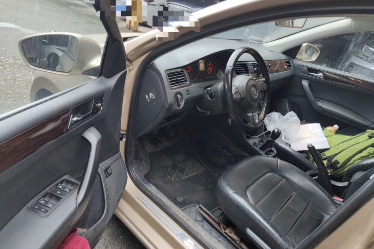Used Volkswagen Santana 2013 1.6L Manual Luxury Edition Driver Seat