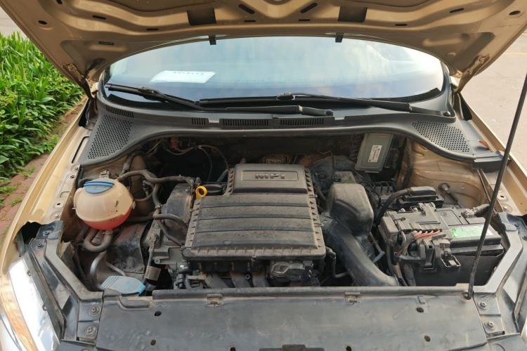 Used Volkswagen Santana 2013 1.6L Automatic Luxury Edition Engine Bay