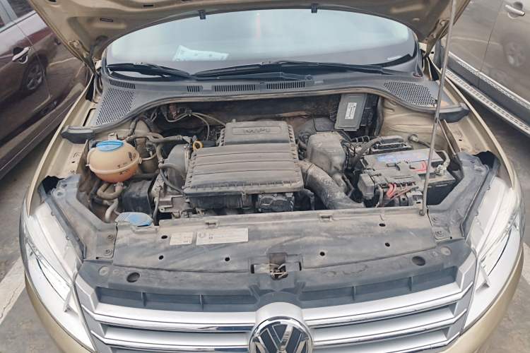 Used Volkswagen Santana 2013 1.6L Automatic Comfort Edition Engine Bay