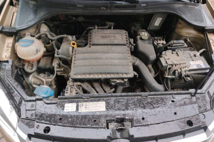 Used Volkswagen Santana 2013 1.6L Automatic Comfort Edition Engine Bay