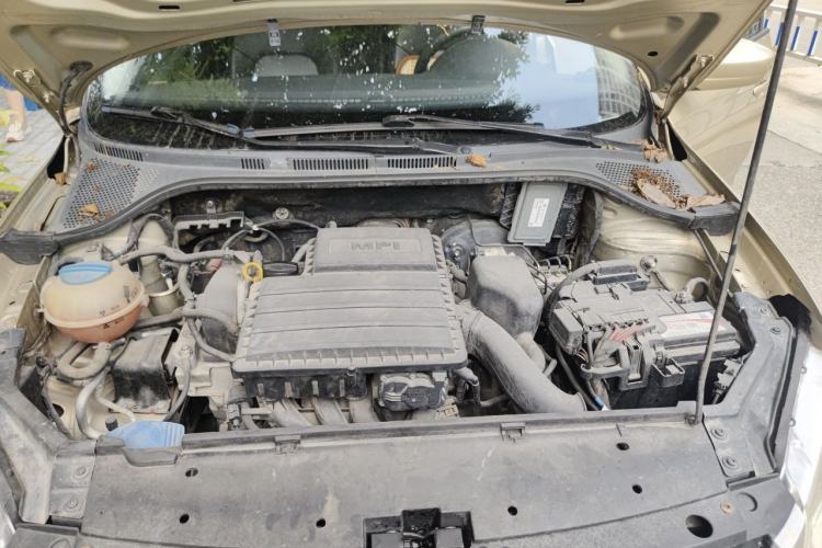 Used Volkswagen Santana 2013 1.6L Automatic Fashion Edition Engine Bay