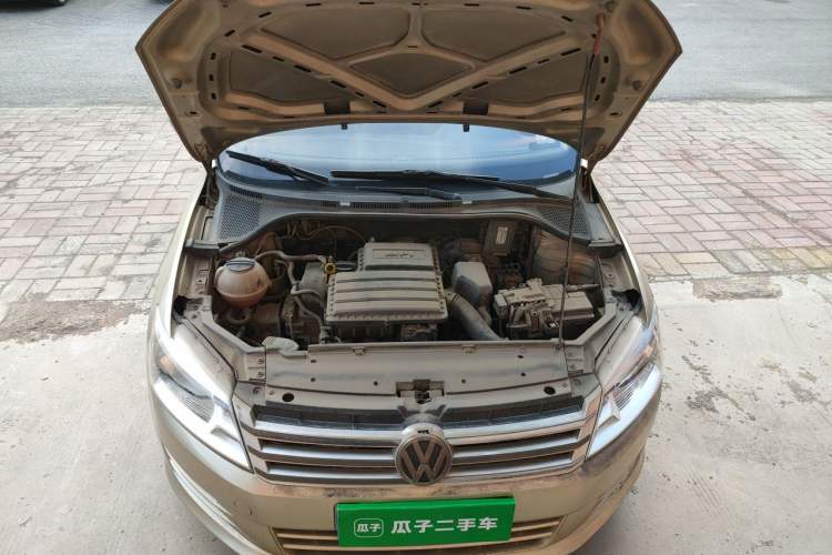 Used Volkswagen Santana 2013 1.6L Manual Fashion Edition Engine Bay