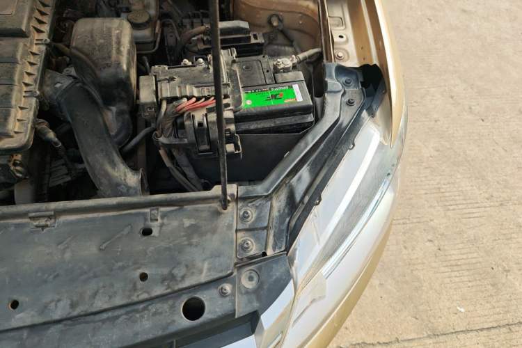 Used Volkswagen Santana 2013 1.6L Automatic Luxury Edition Engine Bay Left