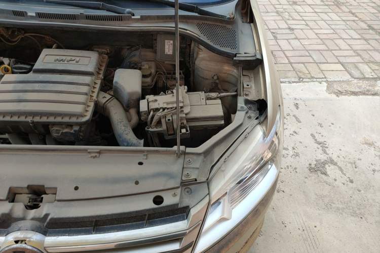 Used Volkswagen Santana 2013 1.6L Manual Fashion Edition Engine Bay Left