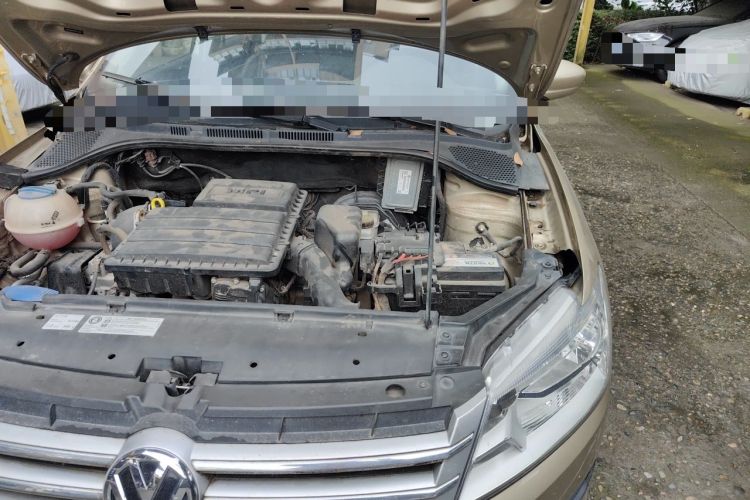 Used Volkswagen Santana 2013 1.6L Manual Luxury Edition Engine Bay Left