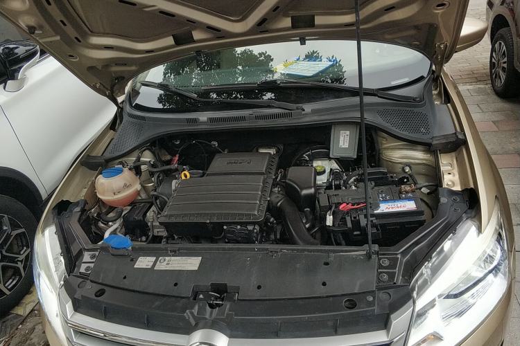 Used Volkswagen Santana 2013 1.6L Automatic Comfort Edition Engine Bay