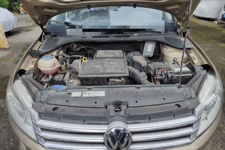 Used Volkswagen Santana 2013 1.6L Manual Luxury Edition Engine Bay