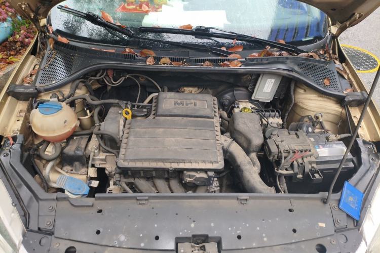 Used Volkswagen Santana 2013 1.6L Manual Fashion Edition Engine Bay
