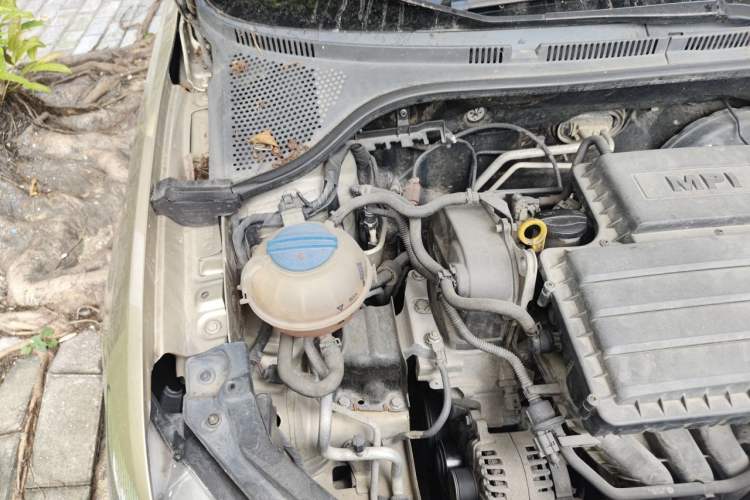 Used Volkswagen Santana 2013 1.6L Automatic Fashion Edition Engine Bay Right